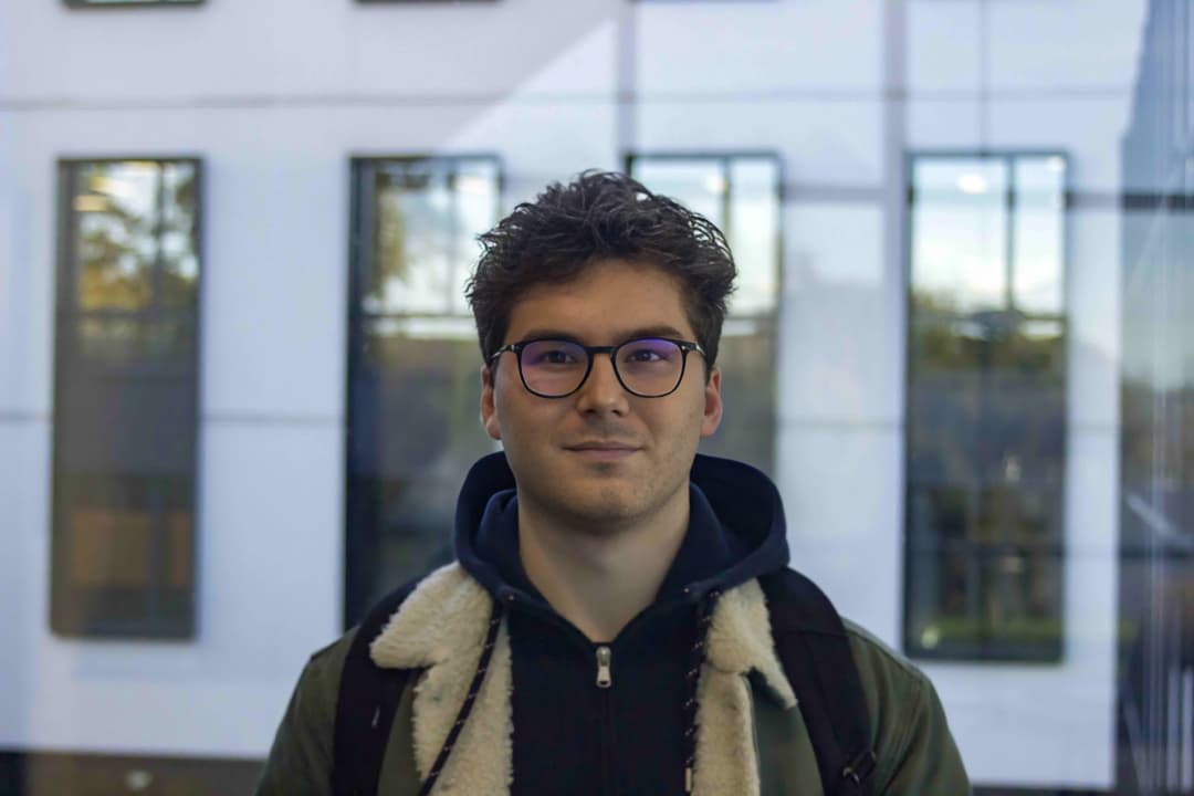 Portrait de Camille Bernot, développeur freelance à Lyon